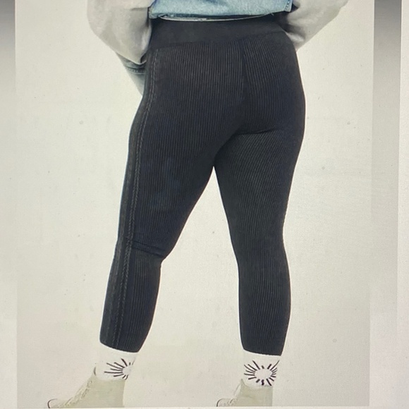 NEW OFFLINE BY AERIE Seamless Cable High Waisted Black 7/8 Length Legging XS - Picture 6 of 12